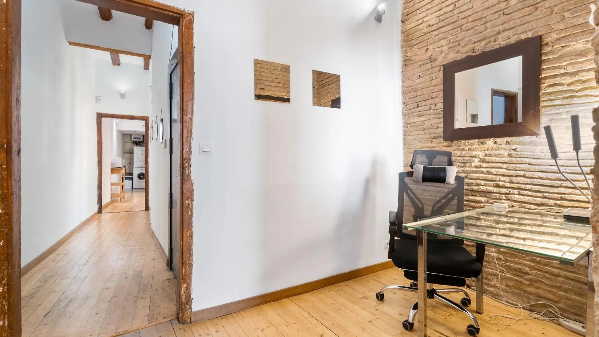 Stylish 2-Bedroom Apartment In El Born Barcelona